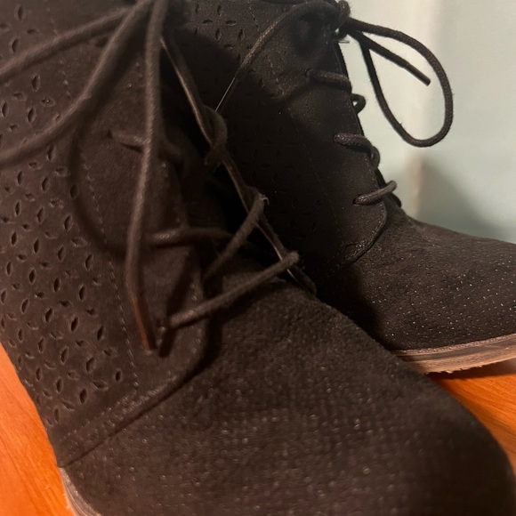 MIA laser cut black suede booties women’s size 7-GUC - Picture 11 of 15